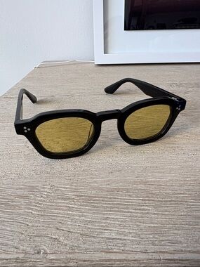 Akila like new Black Frame Sunglasses with Yellow Lenses